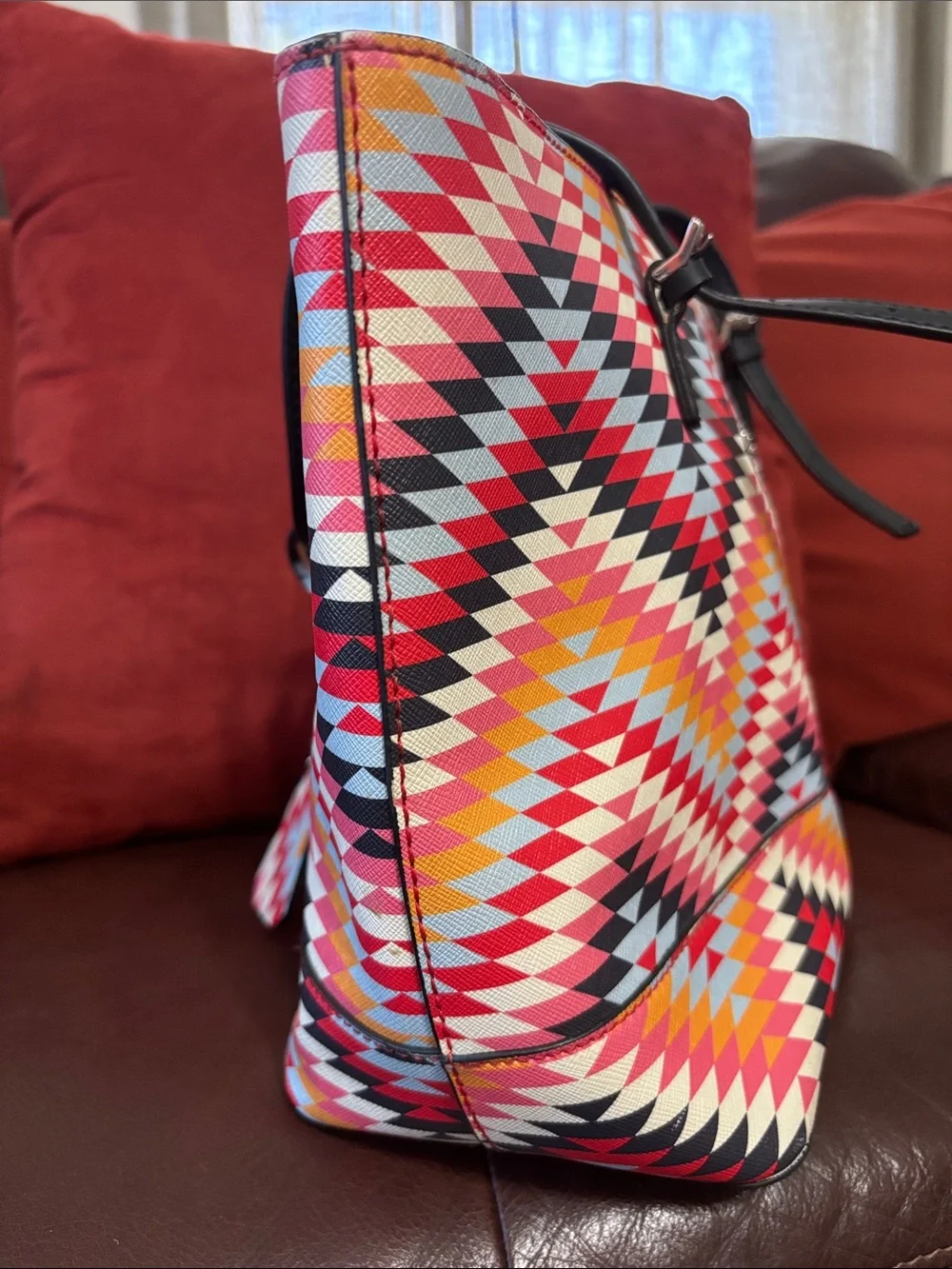 Guess bold tote